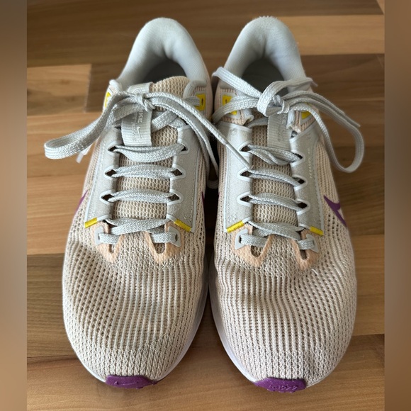 Light Pink Nike Pegasus - Picture 5 of 6